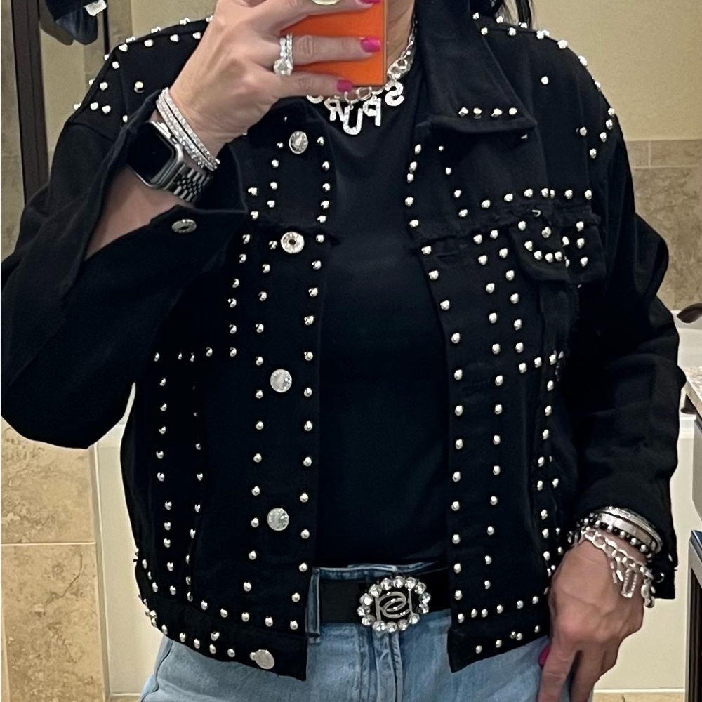 🖤🤍🩶Stunning SPURS silver beaded jacket. WOW it’s gorgeous! Size Small.